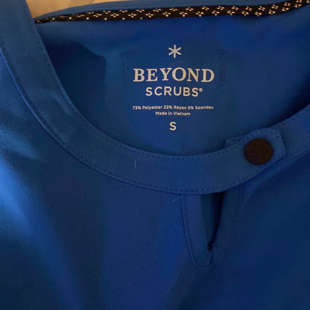 Scrub top - Picture 2 of 3